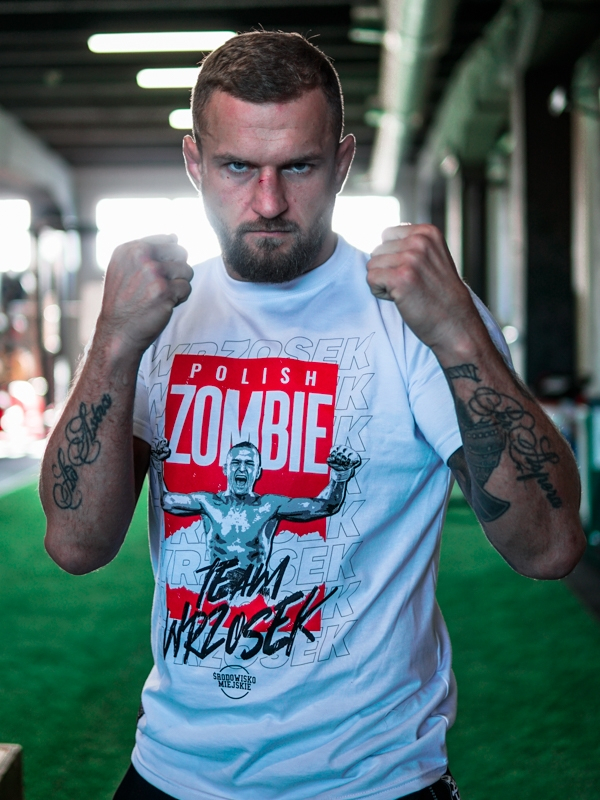 Koszulka "Środowisko Miejskie & Marcin "Polish Zombie" Wrzosek" - Biała SM_948 Środowisko Miejskie