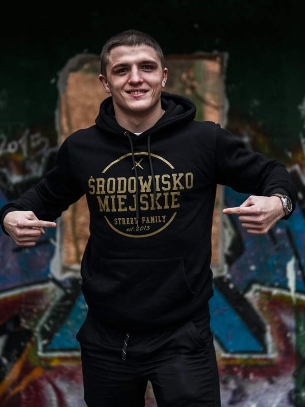 Bluza z kapturem "Theme" - Czarna / Złota SM_485 Środowisko Miejskie