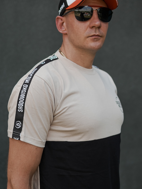 T-shirt "Classic small" - Beige / Black SM_1043 Środowisko Miejskie T-SHIRTS