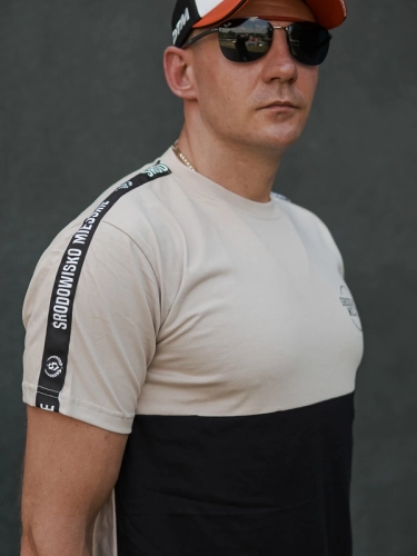 T-shirt "Classic small" - Beige / Black SM_1043 Środowisko Miejskie T-SHIRTS