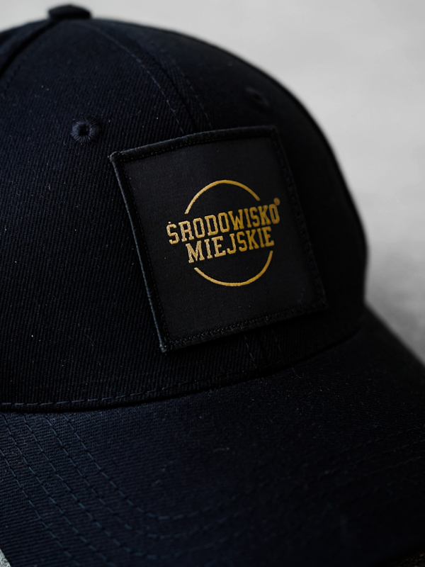 Czapka z daszkiem "Classic" - 6-Panel - Czarno / Złota SM_1198 Środowisko Miejskie