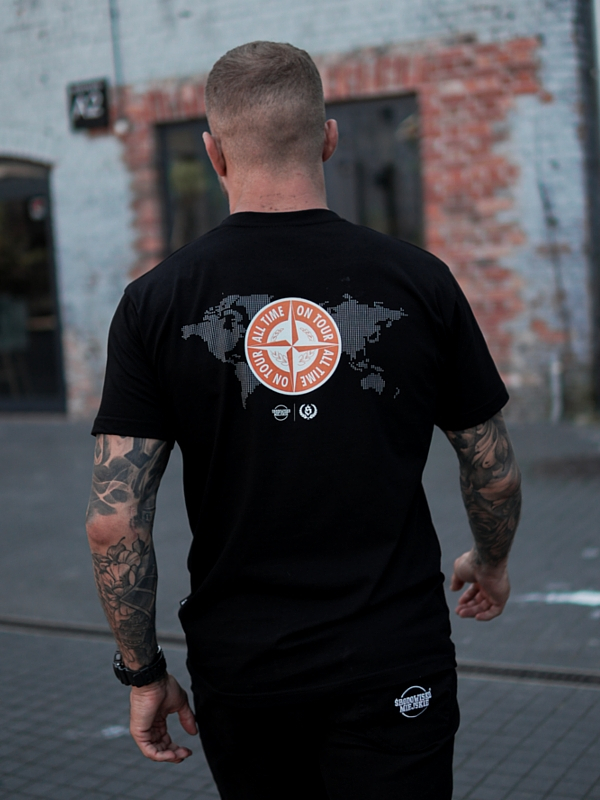 T-Shirt "All time on tour" - Black / Orange SM_1221 Środowisko Miejskie T-SHIRTS
