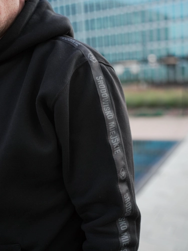 Bluza z kapturem "CLS Gold" - Czarna SM_1228 Środowisko Miejskie