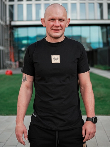 T-Shirt "CLS Gold" - Black SM_1238 Środowisko Miejskie T-SHIRTS