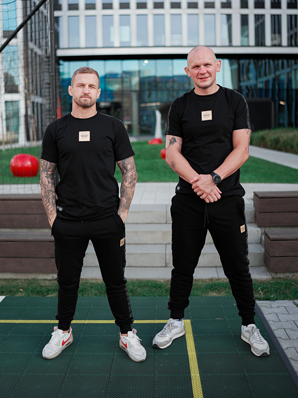 T-Shirt "CLS Gold" - Black SM_1238 Środowisko Miejskie T-SHIRTS