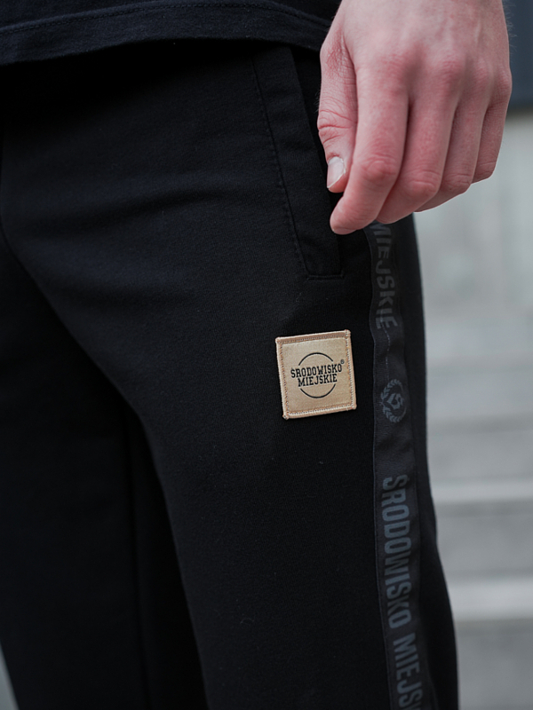 Sweatpants "CLS Gold" - Black SM_1235 Środowisko Miejskie SWEATPANTS
