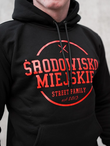 Bluza z kapturem "Theme" - Czarna / Czerwona SM_1261 Środowisko Miejskie