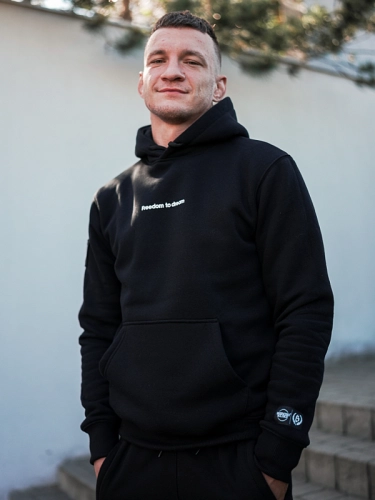 Bluza z kapturem "Freedom to Dream" - Czarna SM_1306 Środowisko Miejskie