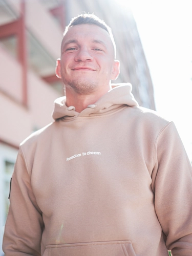 Hoodie "Freedom to Dream" - Beige SM_1305 Środowisko Miejskie HOODIE