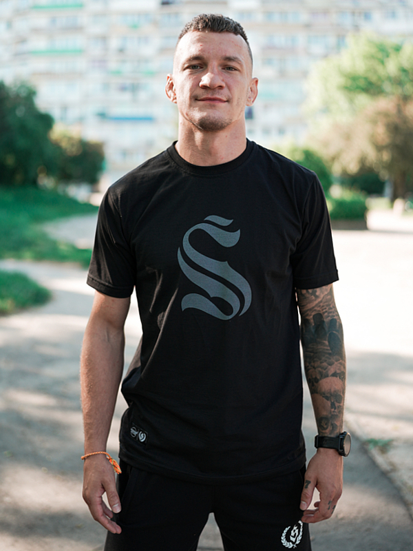 Koszulka "Symbol" - Czarna (Kolor: Czarny - Nadruk: Sitodruk - Materiał: 100% Bawełna - Gramatura: 180g - Płeć: Unisex - Rozmiar: L)